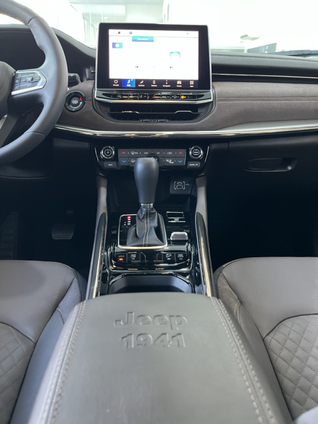 commander overland 2.0 turbo at9 4x4 24/25 gasolina preta14