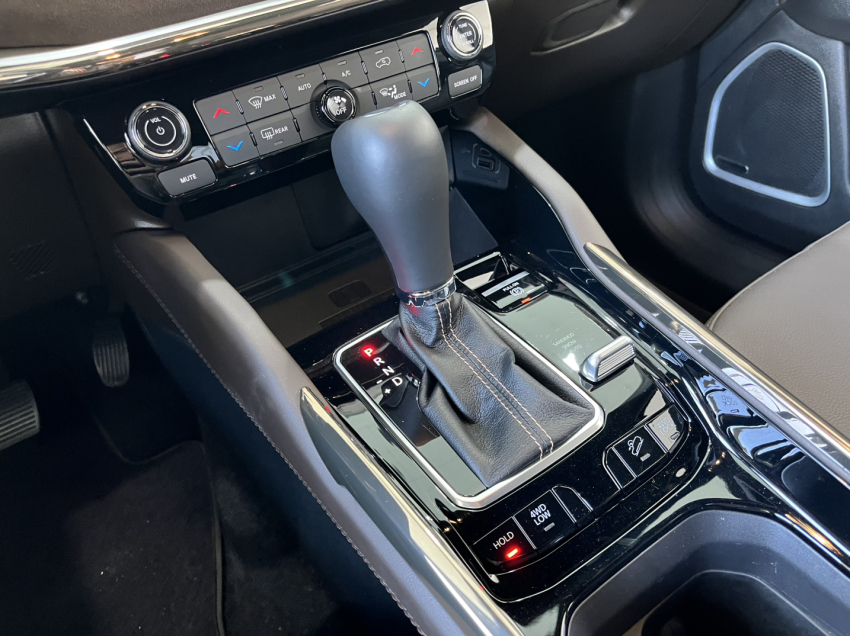 commander overland 2.0 turbo at9 4x4 24/25 gasolina preta12