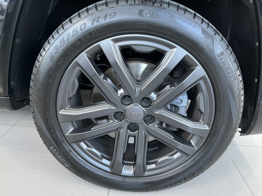 commander overland 2.0 turbo at9 4x4 24/25 gasolina preta15