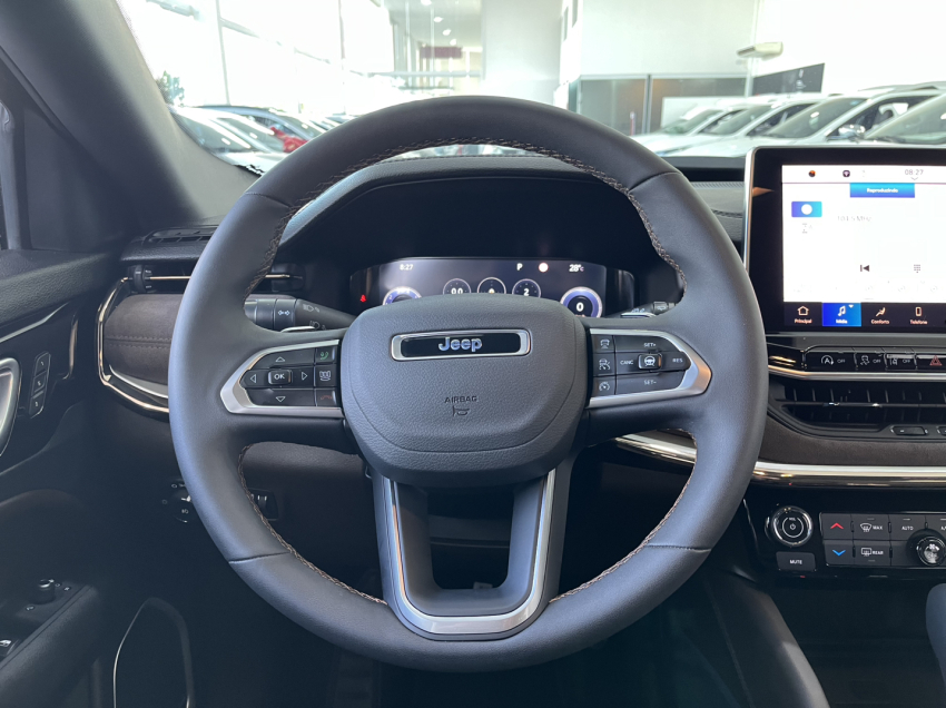 commander overland 2.0 turbo at9 4x4 24/25 gasolina preta11