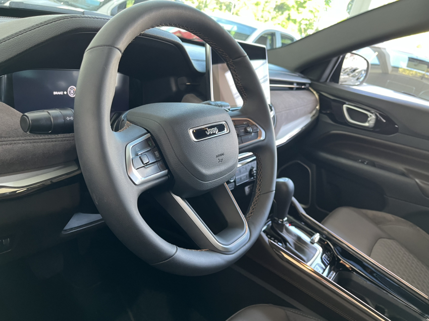 commander overland 2.0 turbo at9 4x4 24/25 gasolina preta16