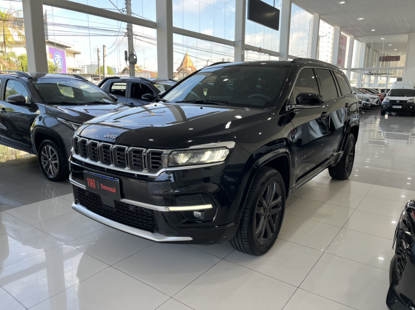 commander overland 2.0 turbo at9 4x4 24/25 gasolina preta