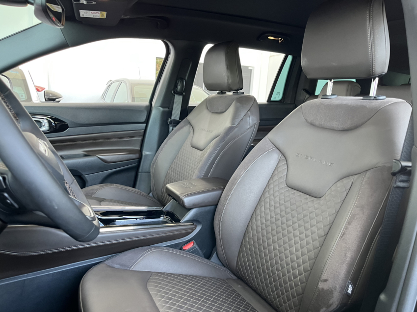 commander overland 2.0 turbo at9 4x4 24/25 gasolina preta6