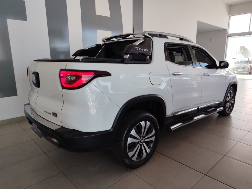 fiat toro 2.0 16v turbo diesel volcano 4wd at9 4p automatico 20225