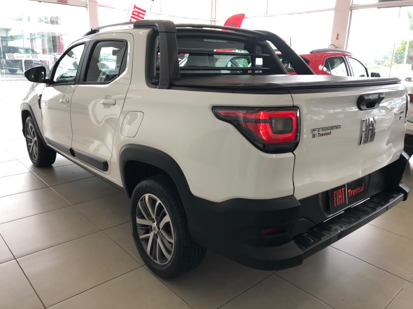 fiat strada 1.3 firefly flex volcano cd cvt 4p automatico 20233