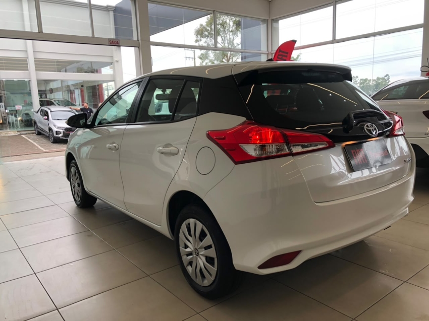 toyota yaris 1.5 16v flex xl multidrive 4p automatico 20235