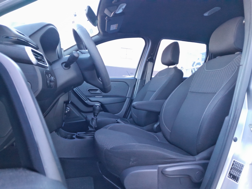 renault oroch 1.6 16v sce flex intense manual 4p 2024