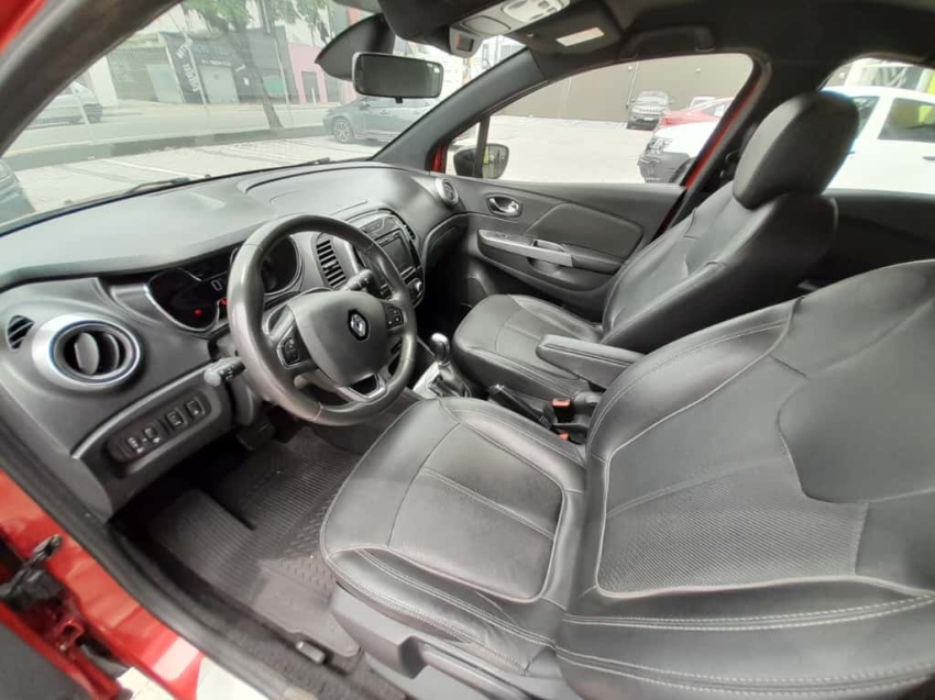 captur bose 1.6 16v sce cvt x-tronic 20218