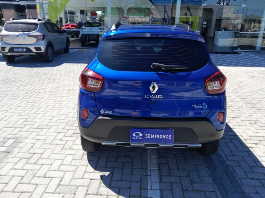 kwid outsider 1.0 20257