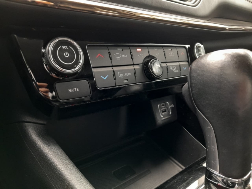 jeep compass  limited 4x2 1.3 t270 tb at6 flex automatico 202210