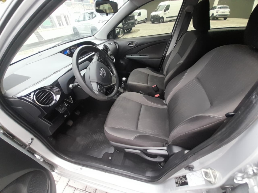 etios hatch xs 1.5 16v 201810