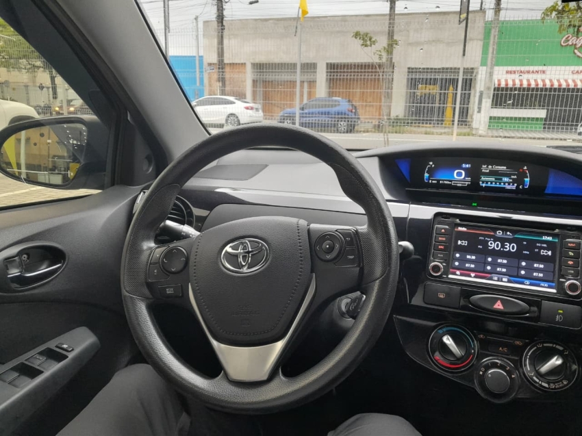 etios hatch xs 1.5 16v 201811