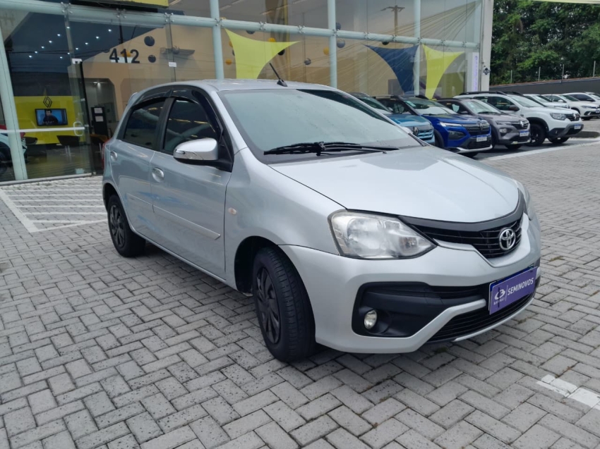 etios hatch xs 1.5 16v 20181