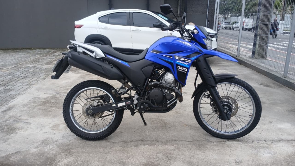 xtz 250 lander le capitao america 20232