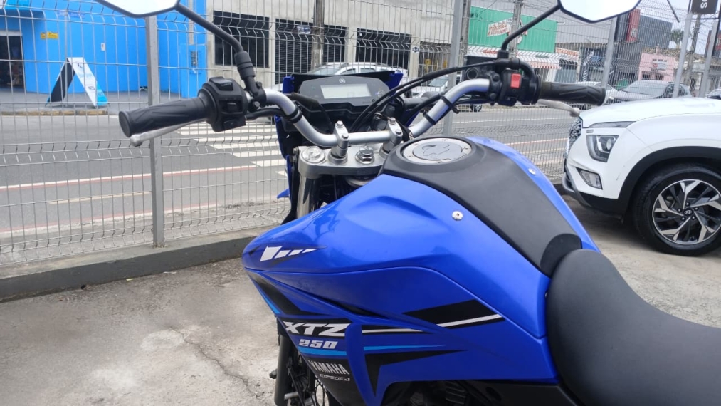 xtz 250 lander le capitao america 20235