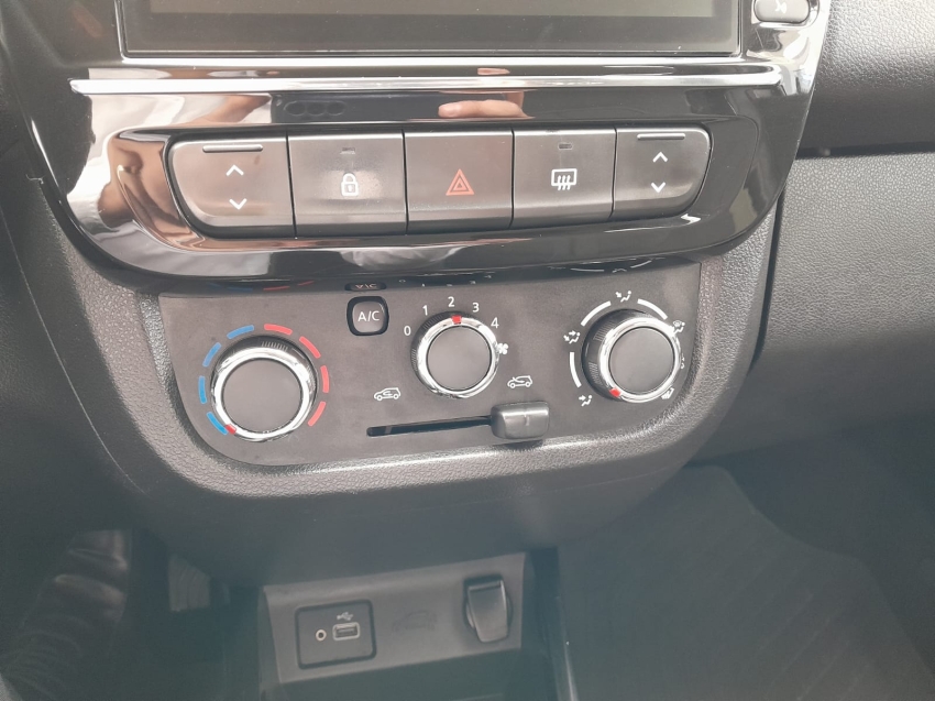 kwid outsider 1.0 12v 20238