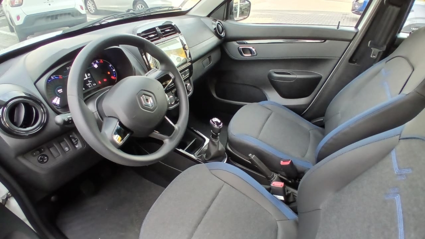 kwid intense 1.0 71hp 2026 0km8