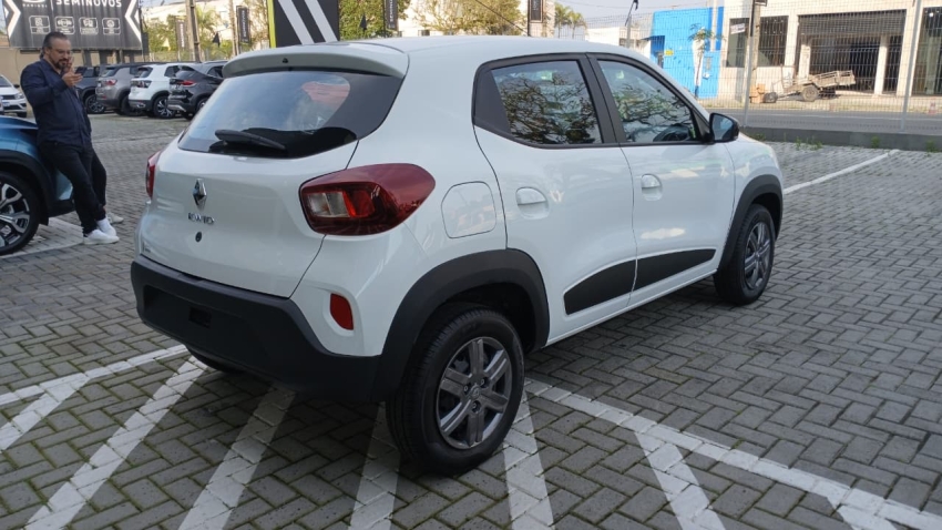 kwid intense 1.0 71hp 2026 0km4