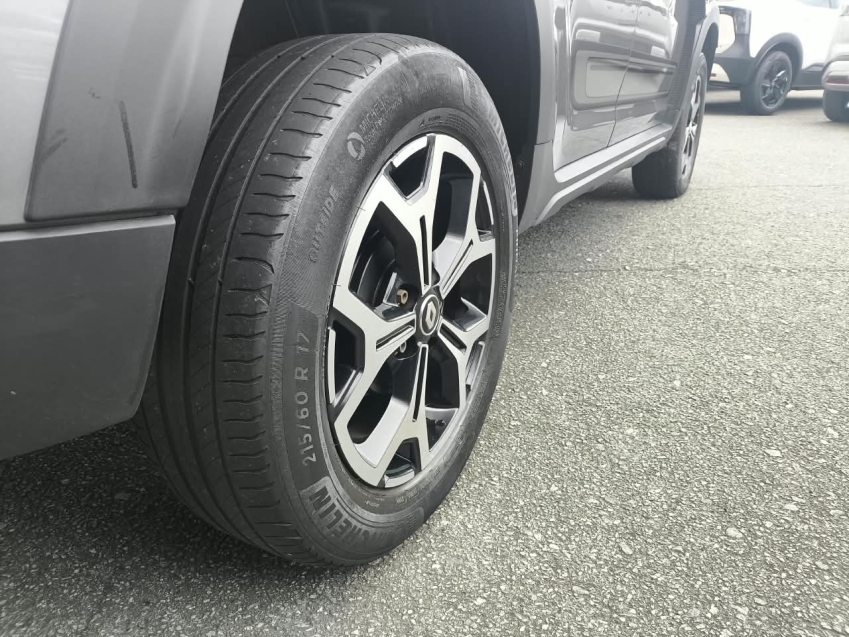 DUSTER ICONIC 1.3 16V TCe CVT X-TRONIC 202318