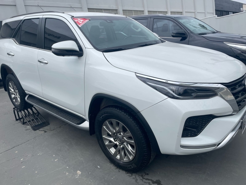 toyota hilux sw4 2.8 d-4d turbo diesel srx 7l 4x4 automatico 2024