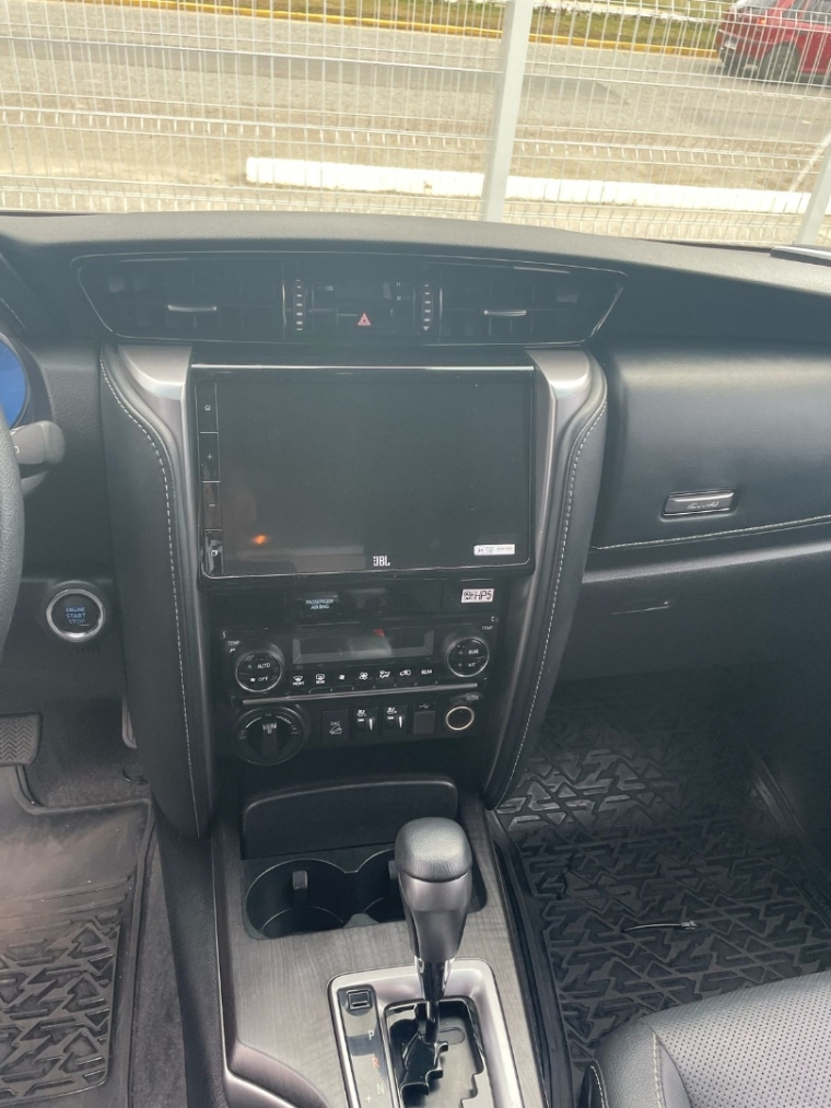 toyota hilux sw4 2.8 d-4d turbo diesel srx 7l 4x4 automatico 2024