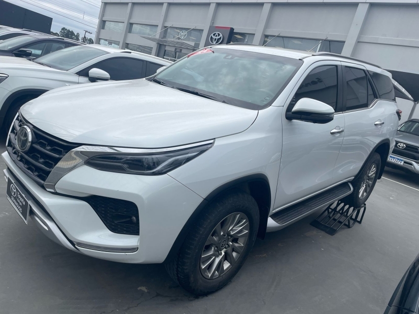 toyota hilux sw4 2.8 d-4d turbo diesel srx 7l 4x4 automatico 2024