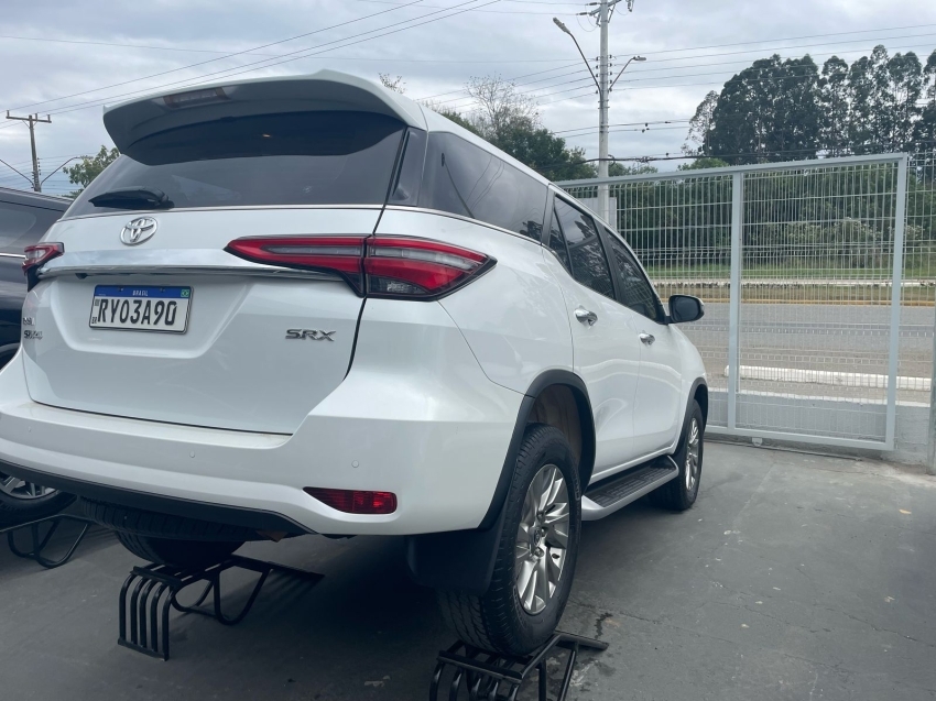 toyota hilux sw4 2.8 d-4d turbo diesel srx 7l 4x4 automatico 2024