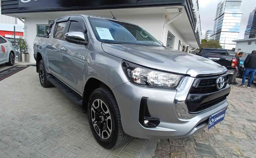 toyota hilux 2.8 d-4d turbo diesel cd srv 4x4 automatico 4p 2022