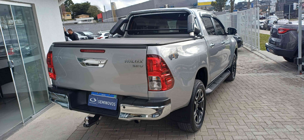toyota hilux 2.8 d-4d turbo diesel cd srv 4x4 automatico 4p 2022