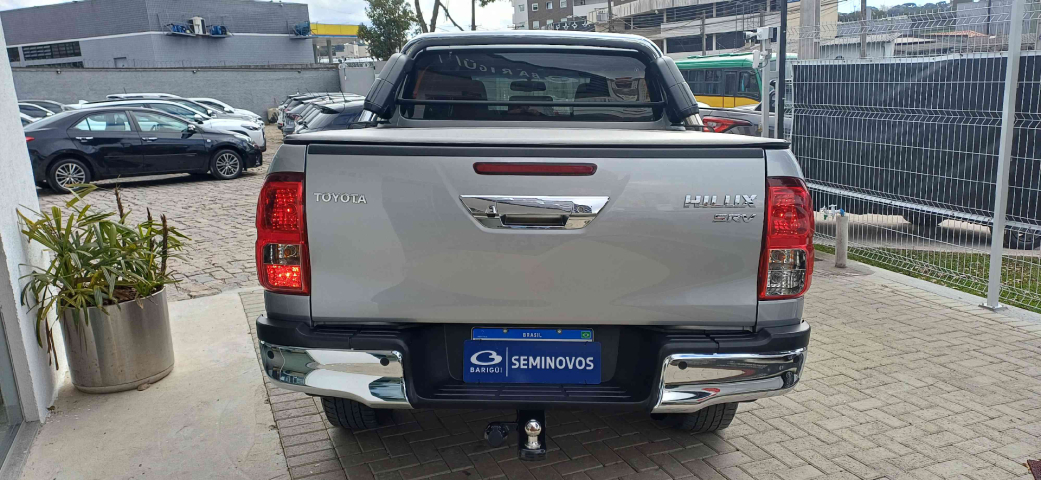 toyota hilux 2.8 d-4d turbo diesel cd srv 4x4 automatico 4p 2022
