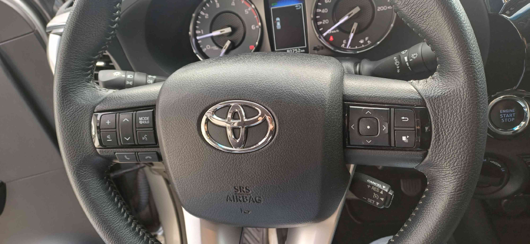toyota hilux 2.8 d-4d turbo diesel cd srv 4x4 automatico 4p 2022