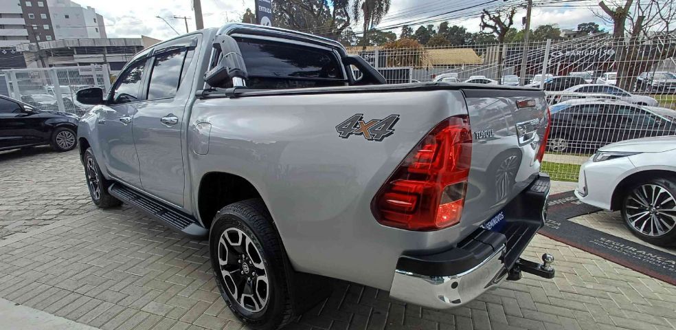 toyota hilux 2.8 d-4d turbo diesel cd srv 4x4 automatico 4p 2022