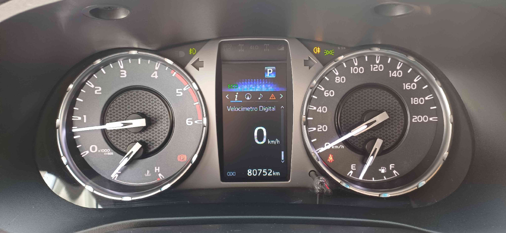 toyota hilux 2.8 d-4d turbo diesel cd srv 4x4 automatico 4p 2022