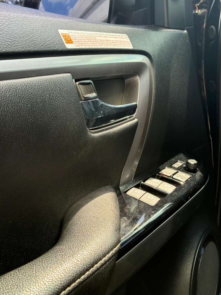 toyota hilux sw4 2.8 d-4d turbo diesel srx 4x4 automatico 4p 202310