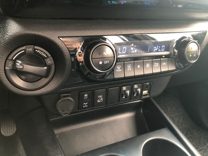 toyota hilux 2.8 d-4d turbo diesel cd conquest 4x4 automatico 4p 202415