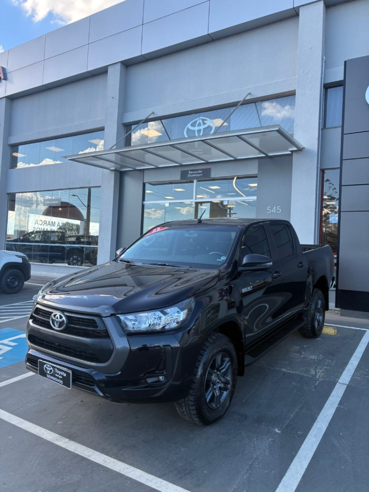 toyota hilux 2.8 d-4d turbo diesel cd sr 4x4 automatico 4p 20252