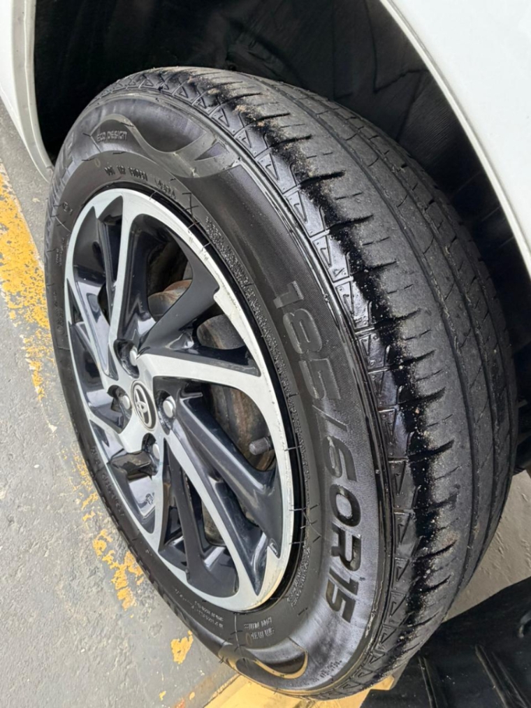 toyota yaris 1.5 16v flex sedan xls connect multidrive 4p automatico 20236
