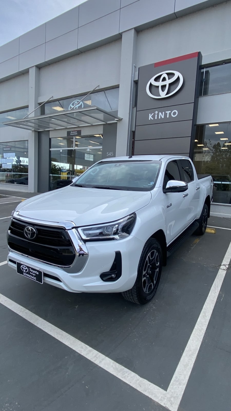 toyota hilux 2.8 d-4d turbo diesel cd srx 4x4 automatico 4p 2025