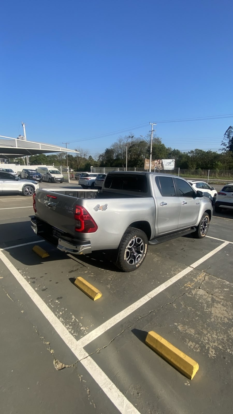 toyota hilux 2.8 d-4d turbo diesel cd srv 4x4 automatico 4p 20242