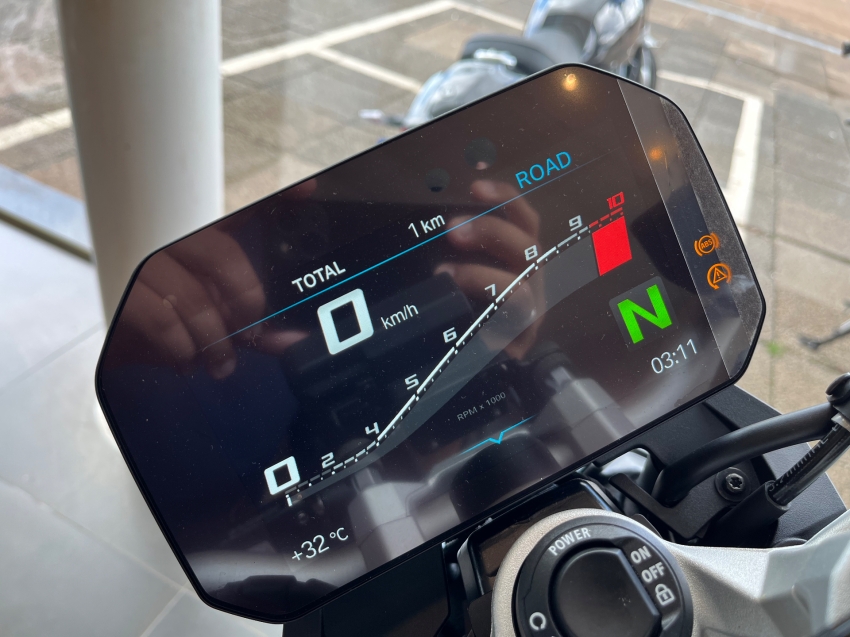 bmw f 900 r sport plus 895 gasolina manual 2025