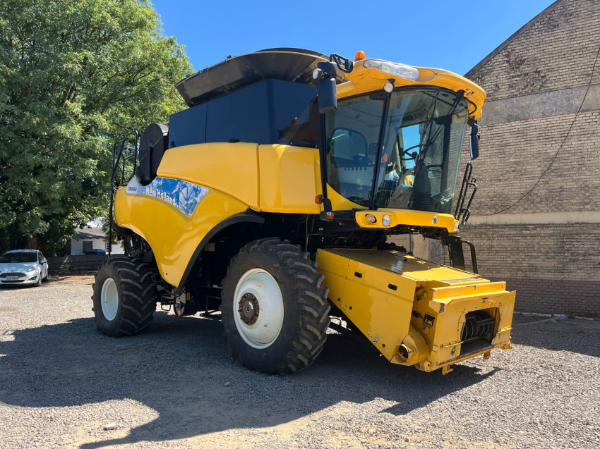 new holland colheitadeira cr 9060 cr-9060 / 35p diesel automatico 2013