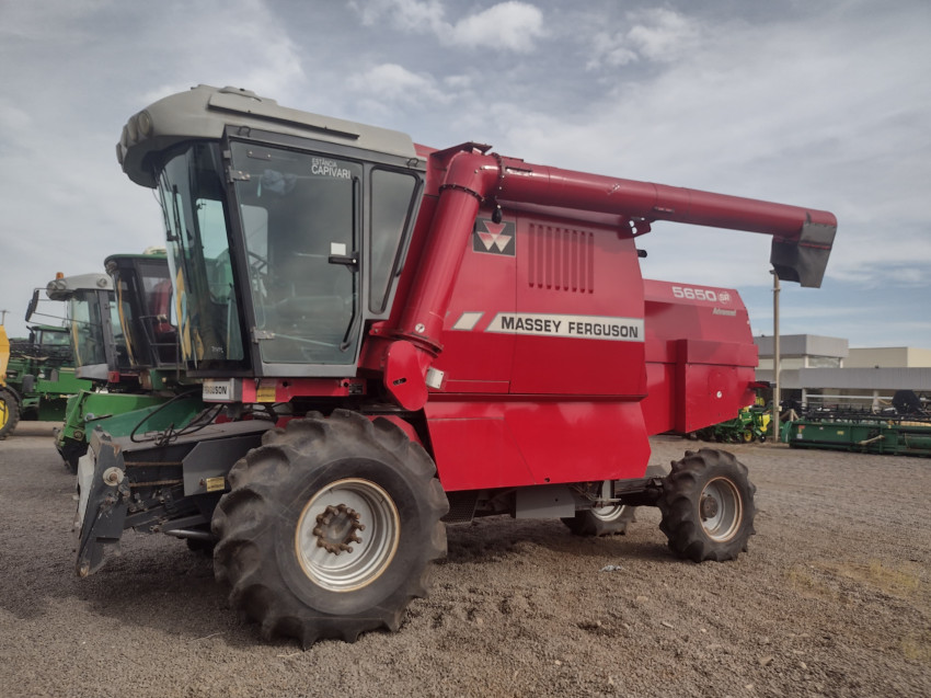 massey ferguson colheitadeira 5650 5650/550 diesel automatico 2010 massey ferguson colheitadeira 5650 5650/550 diesel automatico 2010