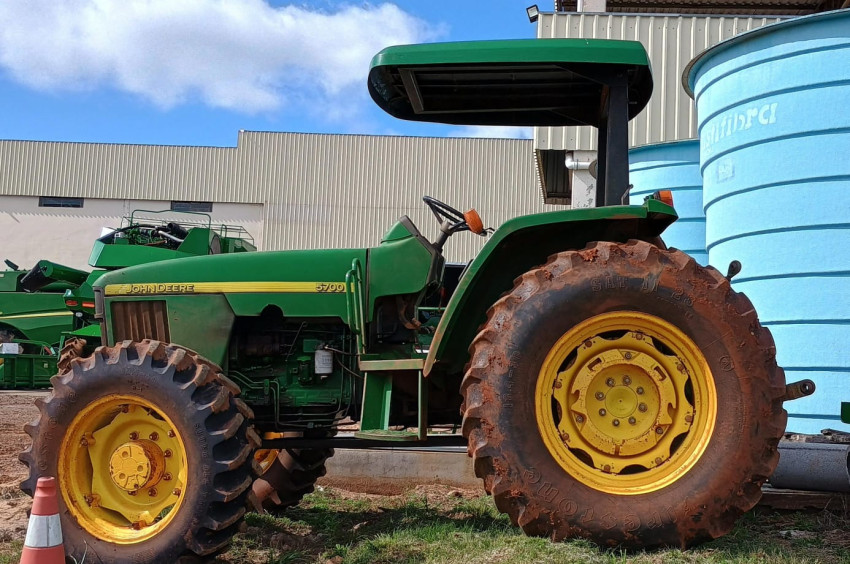 john deere trator 5700 diesel automatico 2006 john deere trator 5700 diesel automatico 2006