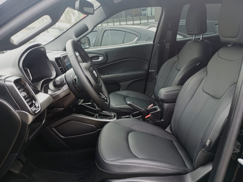 fiat toro 1.3 turbo 270 flex volcano at6 1.8 5p automatico 2025