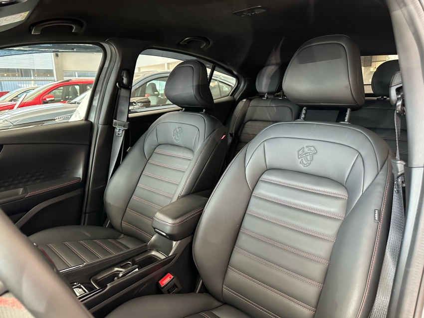 fiat fastback 1.3 turbo 270 flex abarth at6 2025