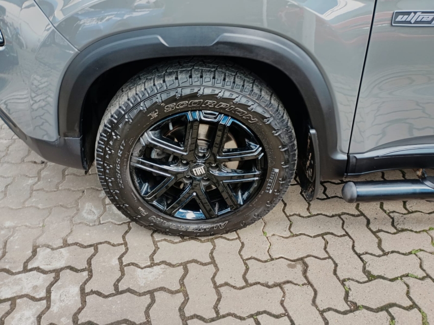 fiat toro 2.0 16v turbo diesel ultra 4wd at9 4p automatico 2023