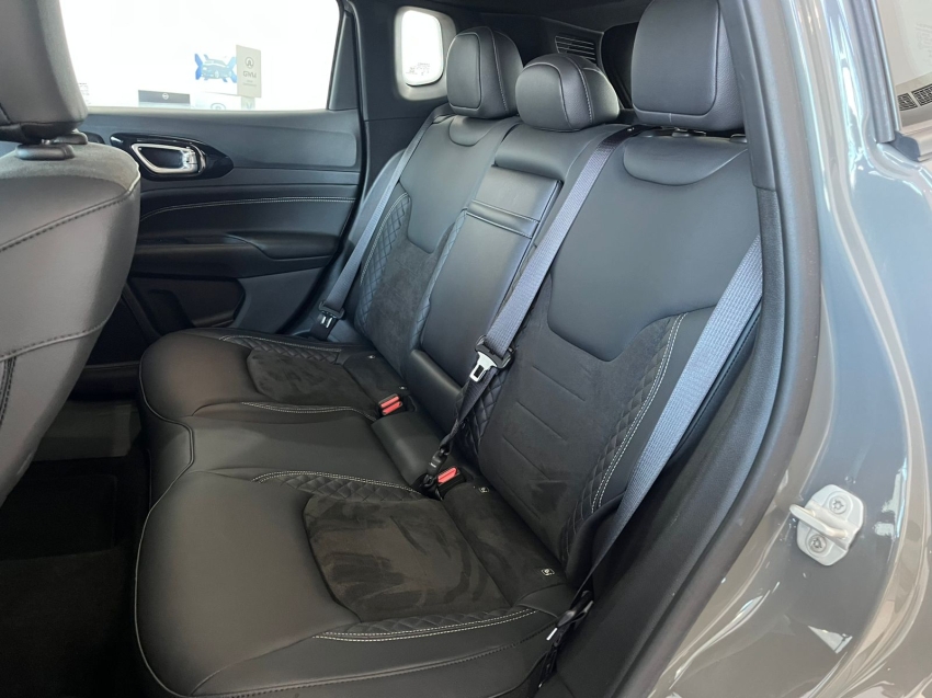 jeep compass 2.0 hurricane 4 turbo gasolina blackhawk at9 1.9 4p automatico 2025