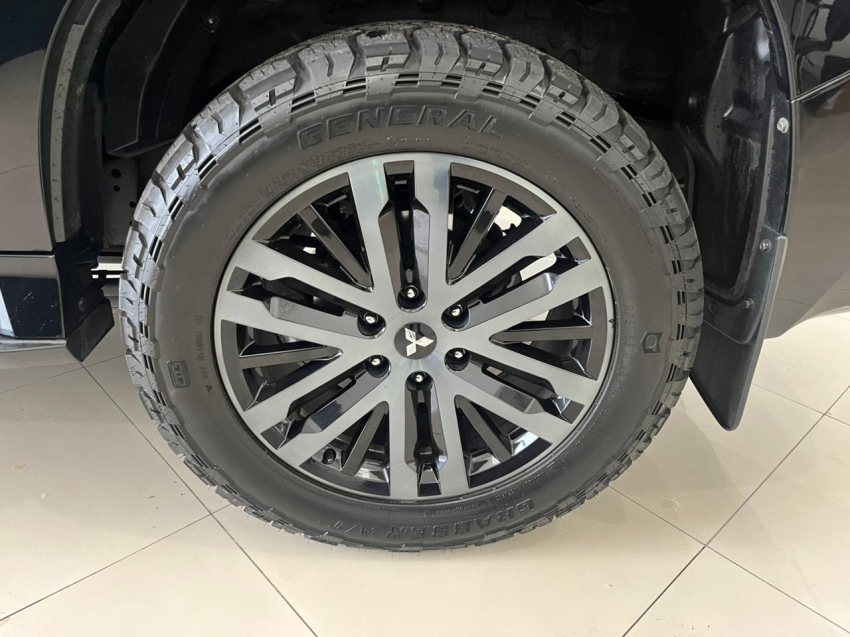 mitsubishi pajero sport 2.4 16v mivec turbo diesel legend black awd automatico 5p 2024