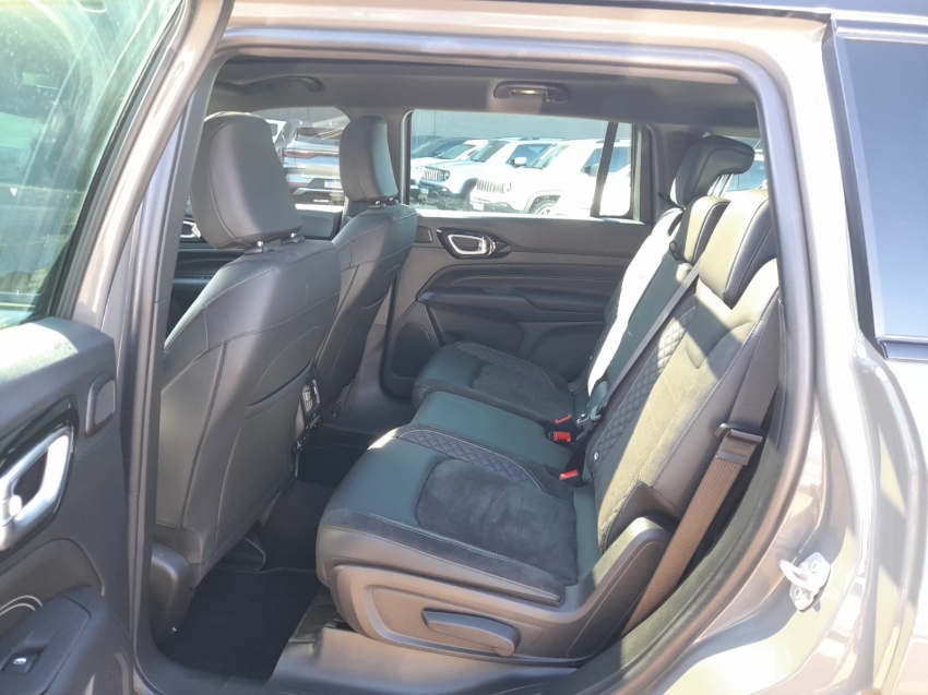 jeep commander 2.0 hurricane 4 turbo gasolina blackhawk at9 4.9 4p automatico 2025