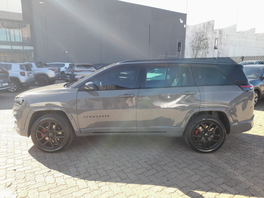 jeep commander 2.0 hurricane 4 turbo gasolina blackhawk at9 4.9 4p automatico 2025